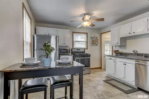 2042 E Buchanan St, Springfield, IL 62703 photo 8
