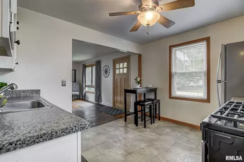 2042 E Buchanan St, Springfield, IL 62703 photo 9