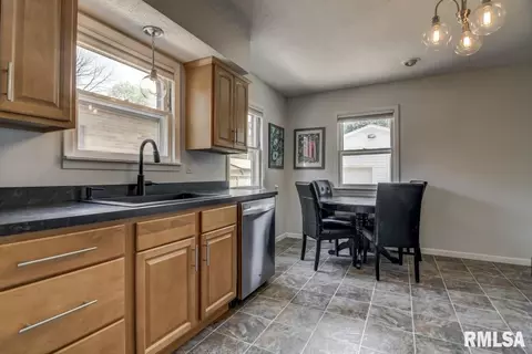 2524 S Pasfield St, Springfield, IL 62704 photo 2
