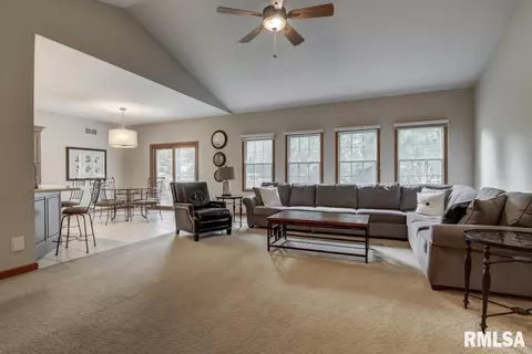 1534 Old Ivy Dr, Springfield, IL 62711 photo 4