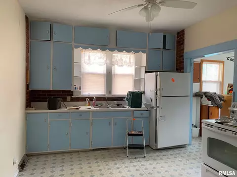 2352 S 10th St, Springfield, IL 62703 photo 4