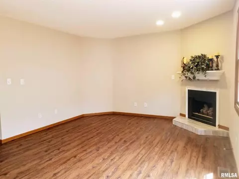 81 Amherst Dr, Springfield, IL 62702 photo 2