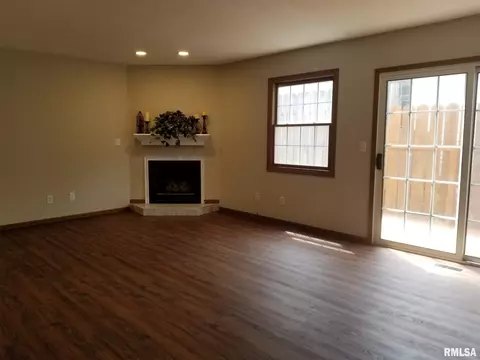81 Amherst Dr, Springfield, IL 62702 photo 4