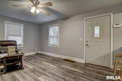 2149 Pickett St, Springfield, IL 62703 photo 2