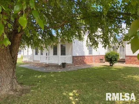 403 E Oak Grove Dr, Athens, IL 62613 photo 4