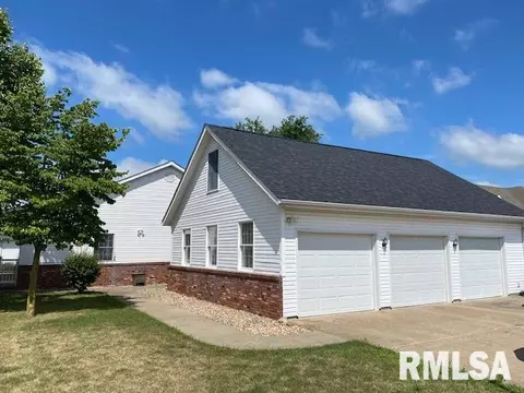 403 E Oak Grove Dr, Athens, IL 62613 photo 2
