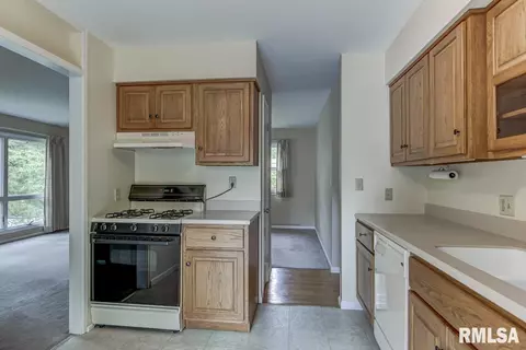 2620 Bennington Dr, Springfield, IL 62704 photo 9