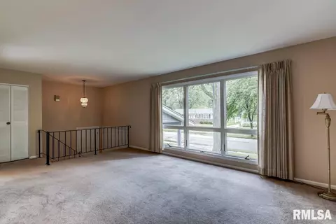 2620 Bennington Dr, Springfield, IL 62704 photo 2