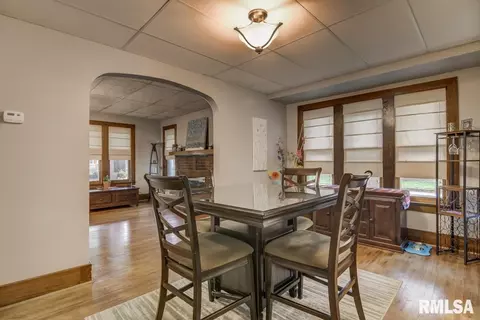 1041 S Walnut St, Springfield, IL 62704 photo 2
