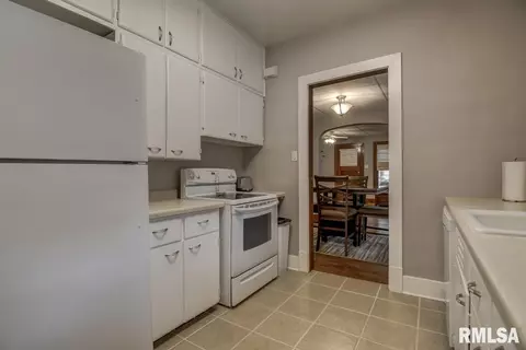 1041 S Walnut St, Springfield, IL 62704 photo 5