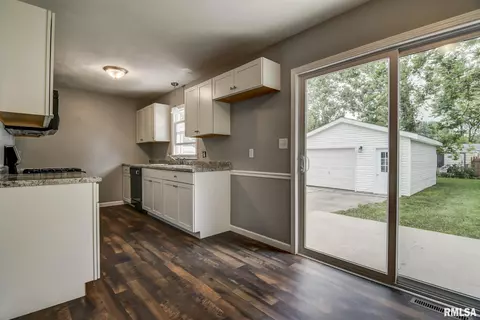 1816 N Wolfe St, Springfield, IL 62702 photo 6