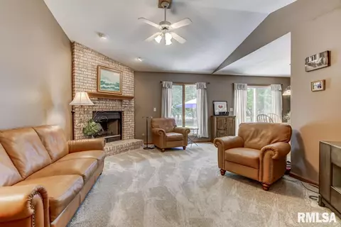 2702 Chase Dr, Springfield, IL 62704 photo 5