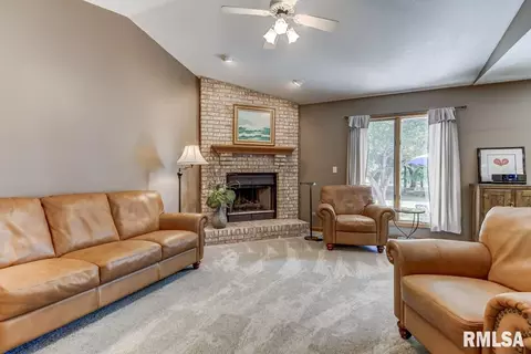 2702 Chase Dr, Springfield, IL 62704 photo 6
