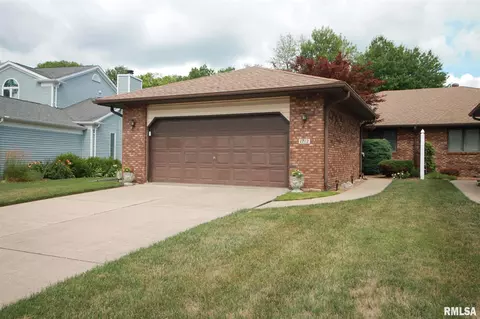 1712 Devonwood Dr, Springfield, IL 62704 photo 1