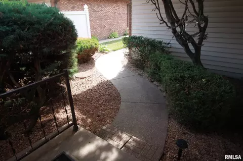 1712 Devonwood Dr, Springfield, IL 62704 photo 36
