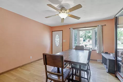 1912 Claremont Dr, Springfield, IL 62703 photo 4