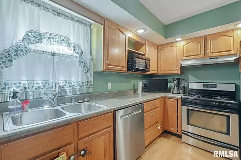 1912 Claremont Dr, Springfield, IL 62703 photo 9