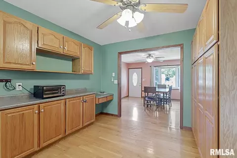 1912 Claremont Dr, Springfield, IL 62703 photo 5