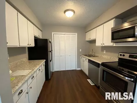 307 S Durkin Dr, Springfield, IL 62704 photo 3
