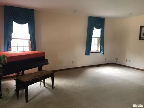 2504 Wydown Ave, Springfield, IL 62704 photo 2