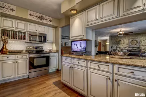 54 Frontier Lake Dr, Springfield, IL 62707 photo 7