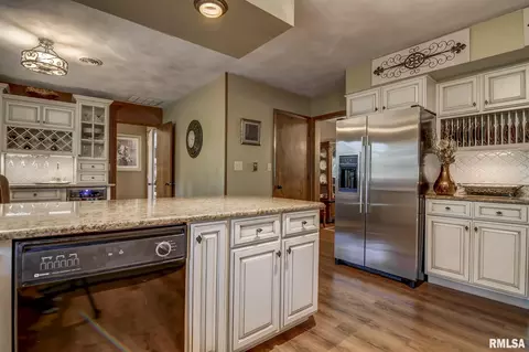 54 Frontier Lake Dr, Springfield, IL 62707 photo 9