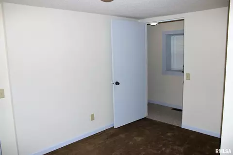 1715 Henry St, Springfield, IL 62702 photo 9