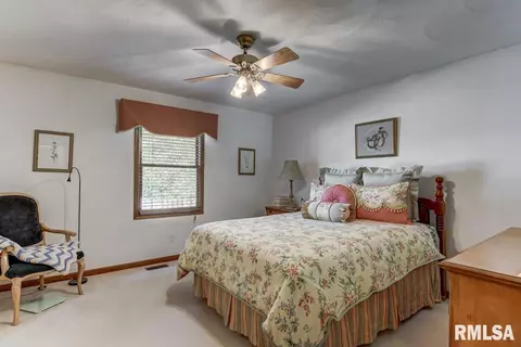 94 Amherst Dr, Springfield, IL 62702 photo 17