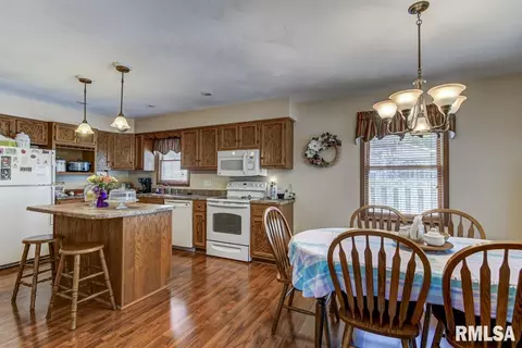 94 Amherst Dr, Springfield, IL 62702 photo 9