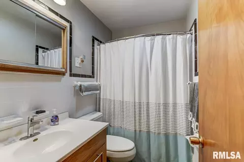 2939 S Douglas Ave, Springfield, IL 62704 photo 7