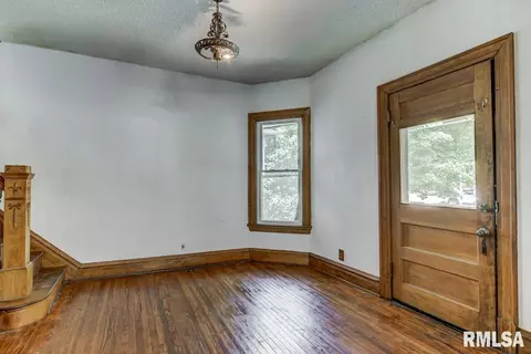 835 S Douglas Ave, Springfield, IL 62704 photo 6