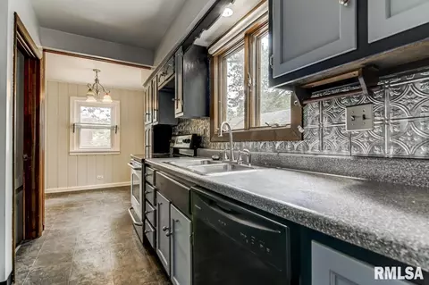 1100 W Iles Ave, Springfield, IL 62704 photo 7