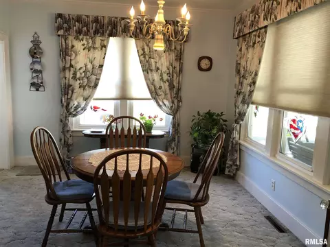 2073 N 8th St, Springfield, IL 62702 photo 9