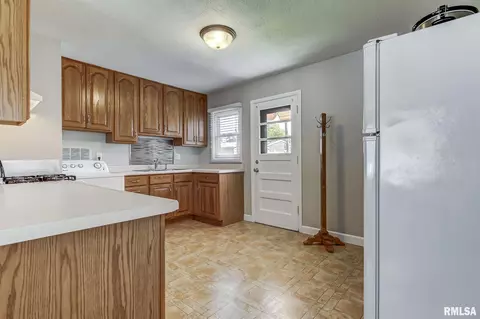 2306 E Black Ave, Springfield, IL 62702 photo 6