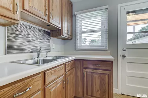 2306 E Black Ave, Springfield, IL 62702 photo 8