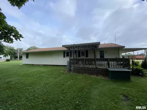 409 E Woods St, Avon, IL 61415 photo 11