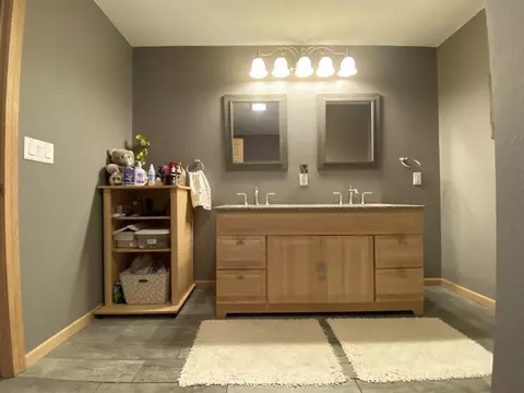 409 E Woods St, Avon, IL 61415 photo 40