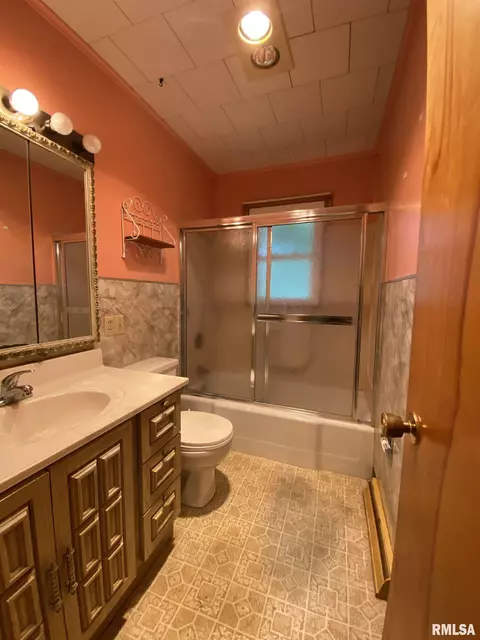 409 E Woods St, Avon, IL 61415 photo 23