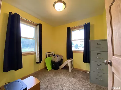 409 E Woods St, Avon, IL 61415 photo 37