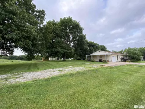 409 E Woods St, Avon, IL 61415 photo 3