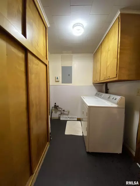 409 E Woods St, Avon, IL 61415 photo 22