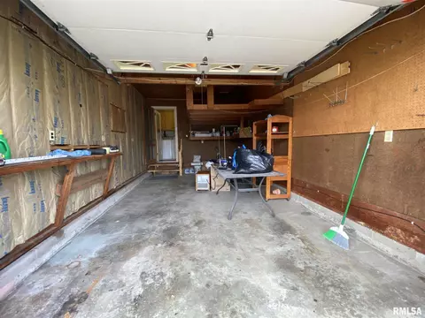 409 E Woods St, Avon, IL 61415 photo 42