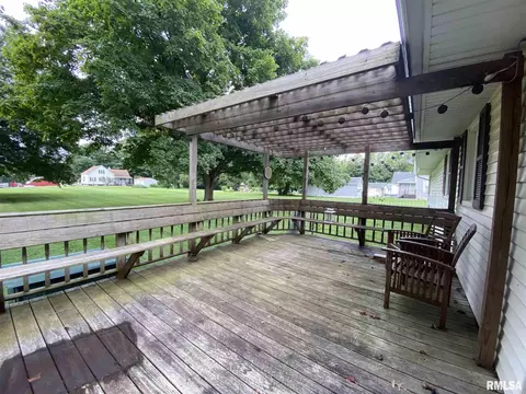 409 E Woods St, Avon, IL 61415 photo 12