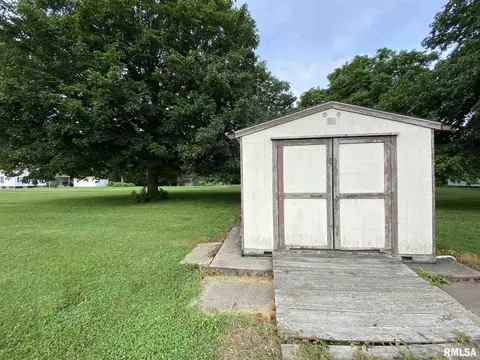 409 E Woods St, Avon, IL 61415 photo 9