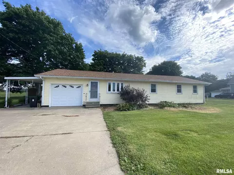 409 E Woods St, Avon, IL 61415 photo 1