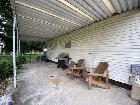 409 E Woods St, Avon, IL 61415 photo 4