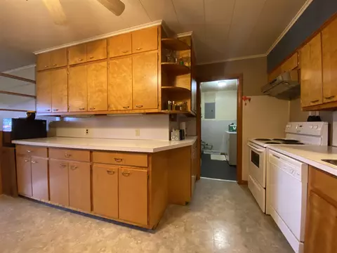 409 E Woods St, Avon, IL 61415 photo 21