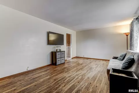 7 Verna Dr, Springfield, IL 62702 photo 4