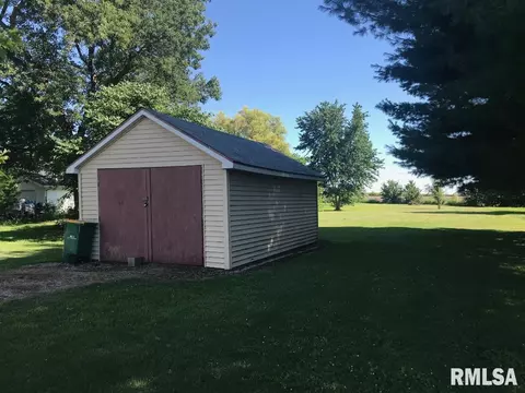 414 Walnut St, Dawson, IL 62520 photo 2