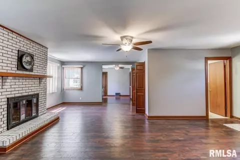 2900 S 3rd St, Springfield, IL 62703 photo 5